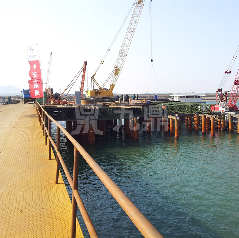 貝雷片由上、上弦桿、豎桿及斜桿焊接而成