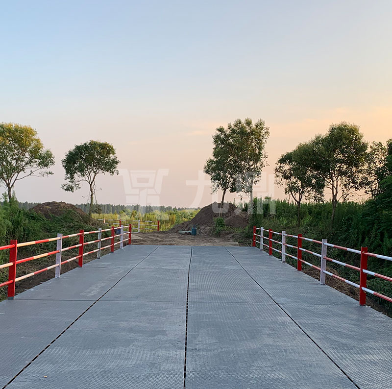 鋼便橋搭建過程及組成結(jié)構(gòu)