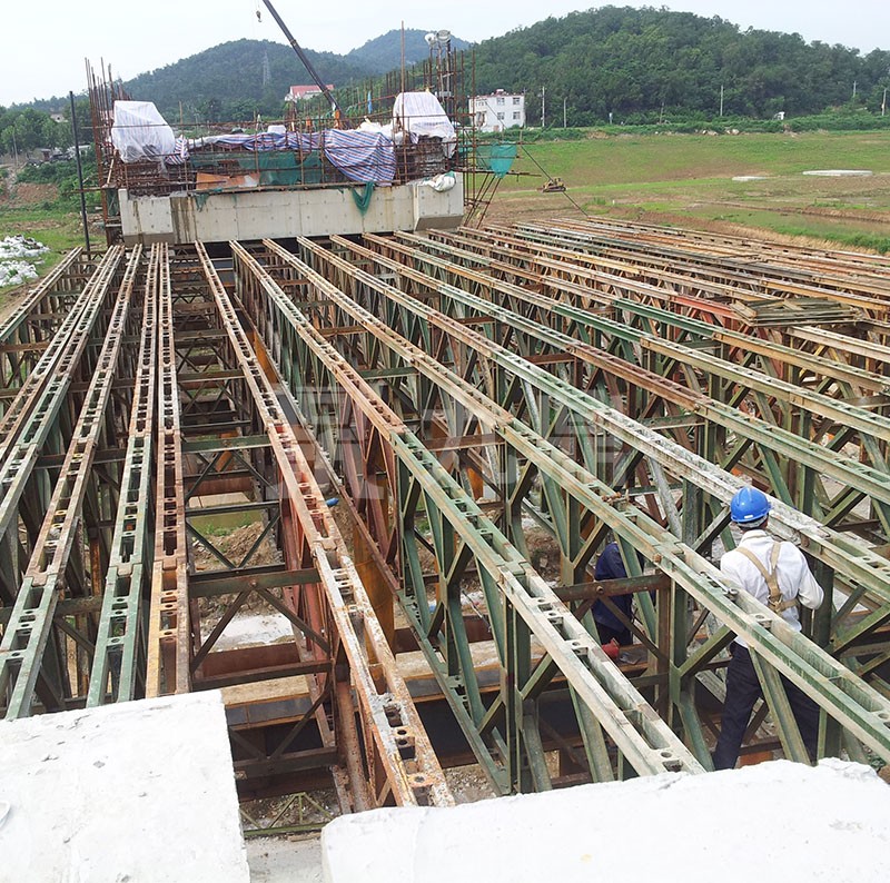 現(xiàn)澆梁支撐采用模具進行加固